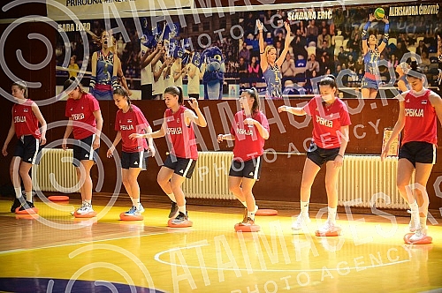 An open training and conversation with the selector of the senior women's basketball team of Serbia Marina Maljkovic and members of the U20 national team in the Vizura hall were organized on the occasion of the preparations of national teams for the 