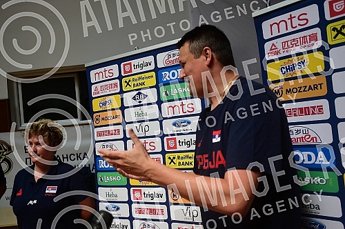 An open training and conversation with the selector of the senior women's basketball team of Serbia Marina Maljkovic and members of the U20 national team in the Vizura hall were organized on the occasion of the preparations of national teams for the 