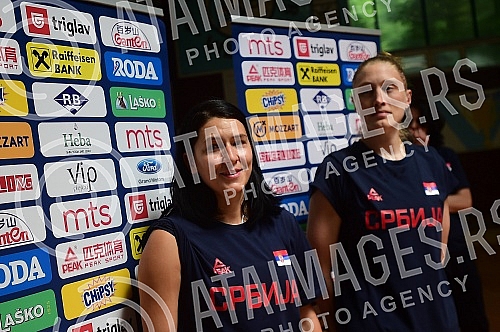 An open training and conversation with the selector of the senior women's basketball team of Serbia Marina Maljkovic and members of the U20 national team in the Vizura hall were organized on the occasion of the preparations of national teams for the 