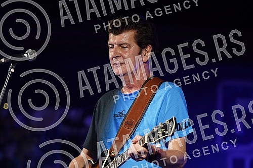 The Bojcinsko Cultural Summer opened with a concert by Bajaga and the instructor.Koncertom Bajage i instruktora otvoreno je Bojcinsko kulturno leto.