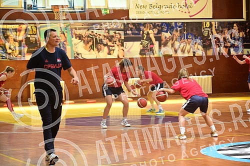 An open training and conversation with the selector of the senior women's basketball team of Serbia Marina Maljkovic and members of the U20 national team in the Vizura hall were organized on the occasion of the preparations of national teams for the 