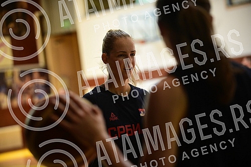 An open training and conversation with the selector of the senior women's basketball team of Serbia Marina Maljkovic and members of the U20 national team in the Vizura hall were organized on the occasion of the preparations of national teams for the 