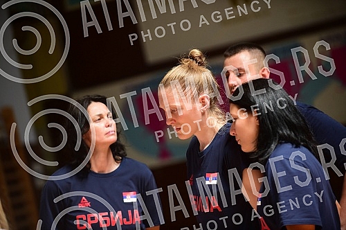 An open training and conversation with the selector of the senior women's basketball team of Serbia Marina Maljkovic and members of the U20 national team in the Vizura hall were organized on the occasion of the preparations of national teams for the 