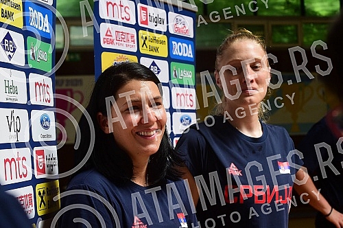 An open training and conversation with the selector of the senior women's basketball team of Serbia Marina Maljkovic and members of the U20 national team in the Vizura hall were organized on the occasion of the preparations of national teams for the 