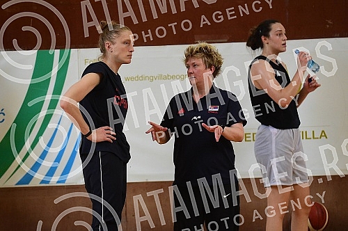 An open training and conversation with the selector of the senior women's basketball team of Serbia Marina Maljkovic and members of the U20 national team in the Vizura hall were organized on the occasion of the preparations of national teams for the 