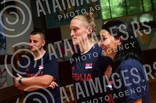 An open training and conversation with the selector of the senior women's basketball team of Serbia Marina Maljkovic and members of the U20 national team in the Vizura hall were organized on the occasion of the preparations of national teams for the 