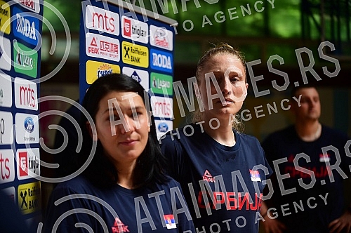 An open training and conversation with the selector of the senior women's basketball team of Serbia Marina Maljkovic and members of the U20 national team in the Vizura hall were organized on the occasion of the preparations of national teams for the 