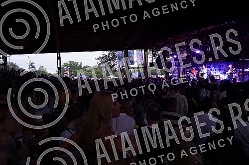 The Bojcinsko Cultural Summer opened with a concert by Bajaga and the instructor.Koncertom Bajage i instruktora otvoreno je Bojcinsko kulturno leto.