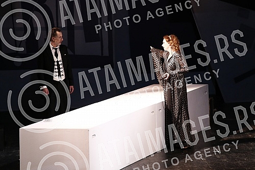 The play In the Agony of Miroslav Krleza, directed by Ivica Buljan at the Croatian National Theater in Zagreb, was performed on the stage of Ljubo Tadic of the Yugoslav Drama Theater.Na sceni Ljuba Tadic Jugoslovenskog dramskog pozorista izvedena j