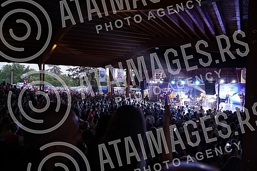 The Bojcinsko Cultural Summer opened with a concert by Bajaga and the instructor.Koncertom Bajage i instruktora otvoreno je Bojcinsko kulturno leto.