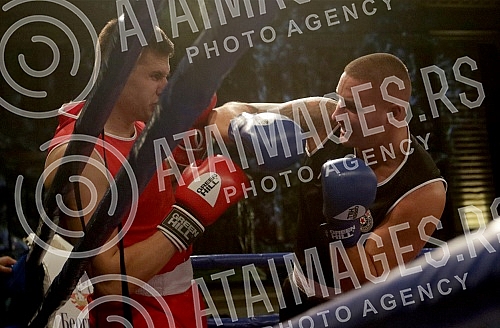 Boxing derby between Crvena zvezda and Partizan held on Republic Square.Bokserski derbi izmedju Crvene zvezde i Partizana odrzan na Trgu republike.