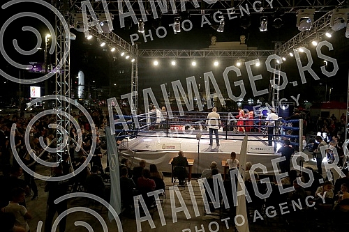 Boxing derby between Crvena zvezda and Partizan held on Republic Square.Bokserski derbi izmedju Crvene zvezde i Partizana odrzan na Trgu republike.