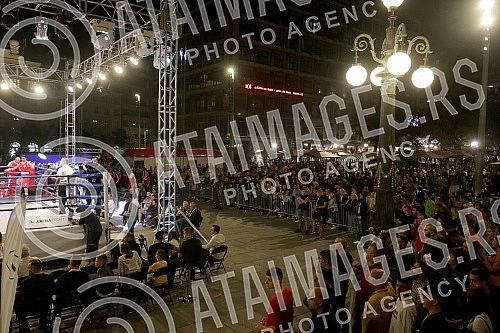Boxing derby between Crvena zvezda and Partizan held on Republic Square.Bokserski derbi izmedju Crvene zvezde i Partizana odrzan na Trgu republike.