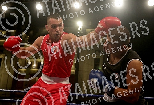 Boxing derby between Crvena zvezda and Partizan held on Republic Square.Bokserski derbi izmedju Crvene zvezde i Partizana odrzan na Trgu republike.