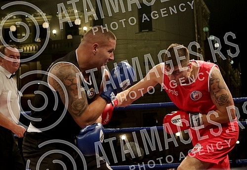 Boxing derby between Crvena zvezda and Partizan held on Republic Square.Bokserski derbi izmedju Crvene zvezde i Partizana odrzan na Trgu republike.