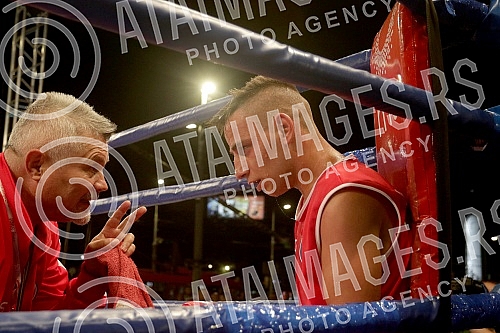 Boxing derby between Crvena zvezda and Partizan held on Republic Square.Bokserski derbi izmedju Crvene zvezde i Partizana odrzan na Trgu republike.