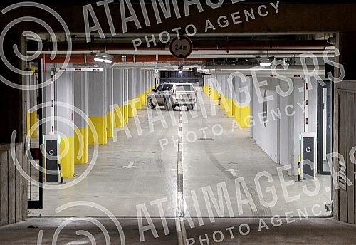 A police vehicle arrives to pick up acting teacher Miroslav Mika Aleksic, who is leaving the Higher public prosecutor's office, where he was questioned and on that occasion denied the accusations that he was a student at his school. Policijsko vozi