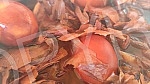 From dark red to orange - onions painted in onions can be of different shades and colors, and this healthiest and cheapest way of coloring was once the basic recipe for Easter eggs.Od tamno crvene do narandzaste - jaja bojena u lukovini mogu biti r