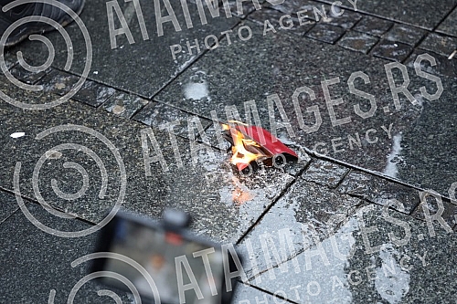 A gathering of non-governmental organizations against the Russian invasion of Ukraine began in Knez Mihailova Street in downtown Belgrade, in front of the Cultural Center.Skup nevladinih organizacija protiv ruske invazije na Ukrajinu, poceo je u Kn