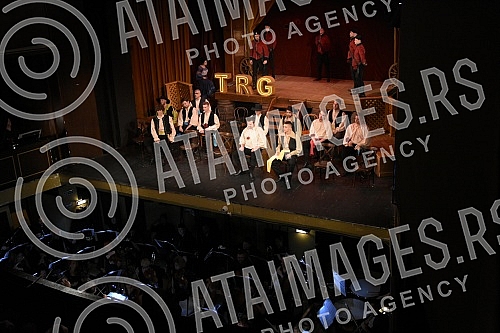 Georges Bizet's famous work, the opera Carmen, premiered at the National Theater in Nis under the baton of conductor Dejan Savic.Cuveno delo Zorza Bizea, opera Karmen, premijerno je izvedena u Narodnom pozoristu Nis pod dirigentskom palicom Dejana 