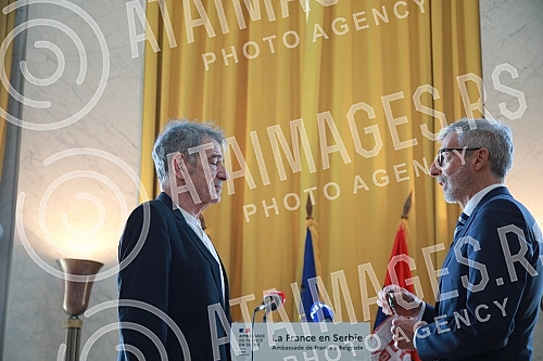 The ceremonial presentation of the Order of Arts and Literature in the rank of knight was held for the actor Predrag Miki Manojlovic at the residence of the French Embassy.Svecano urucenje Ordena umetnosti i knjizevnosti u rangu viteza upriliceno j