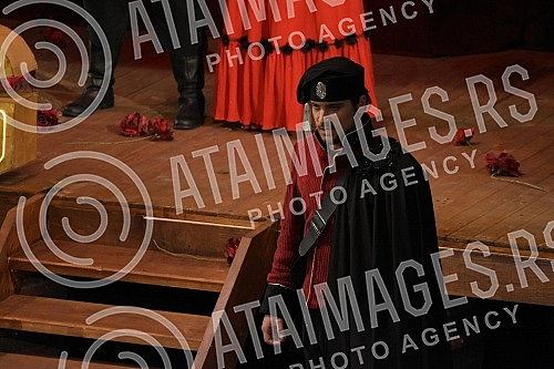 Georges Bizet's famous work, the opera Carmen, premiered at the National Theater in Nis under the baton of conductor Dejan Savic.Cuveno delo Zorza Bizea, opera Karmen, premijerno je izvedena u Narodnom pozoristu Nis pod dirigentskom palicom Dejana 