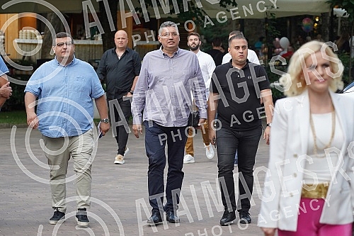 The fourth donor council of the Humanitarian Organization of Serbs for Serbs was organized in the restaurant Topciderac.Cetvrto donatorsko vece Humanitarne organizacije Srbi za Srbe  organizovano je u restoranu Topciderac.