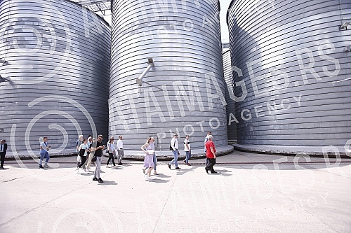 The Minister for the care of the village, Milan Krkobabic, visited the municipality of Zitiste, where he opened the Second Summer Cooperative School in the village of Srpski Itebej, which is being held in the agricultural cooperative Mrksicevi salasi