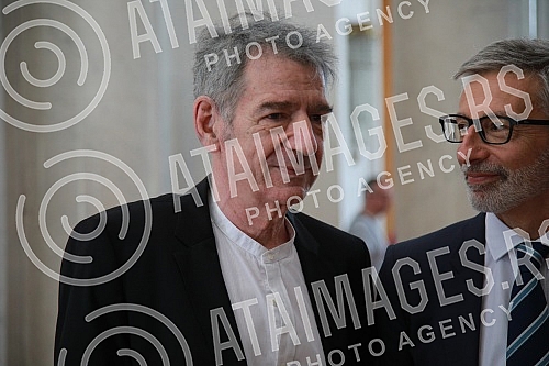 The ceremonial presentation of the Order of Arts and Literature in the rank of knight was held for the actor Predrag Miki Manojlovic at the residence of the French Embassy.Svecano urucenje Ordena umetnosti i knjizevnosti u rangu viteza upriliceno j