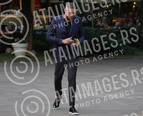 The fourth donor council of the Humanitarian Organization of Serbs for Serbs was organized in the restaurant Topciderac.Cetvrto donatorsko vece Humanitarne organizacije Srbi za Srbe  organizovano je u restoranu Topciderac.