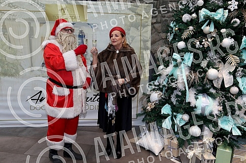 Ana Bekuta with the media before the second concert, on December 29th at the Sava Center and on the occasion of the announcement of her appearance at Topciderac restaurant for the New Year.na Bekuta sa medijama pred drugi koncert, 29. decembra u Sav