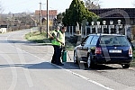 Organized by the local government volunteers carry out disinfection of all vehicles entering the territory of Smederevska Palanka.U organizaciji lokalne samouprave volonteri vrse dezinfekciju svih vozila koja ulaze na teritoriju Smederevske Palanke 