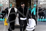 Serbian singer Natasa Bekvalac emerged from the maternity ward with daughter Katja and her husband Luka Lazukic.Srpska pevacica Natasa Bekvalac izasla je iz porodilisa sa cerkom Katjom i muzem Lukom Lazukicem.