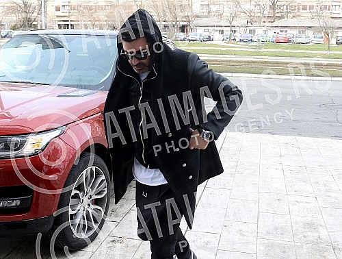 Serbian singer Natasa Bekvalac emerged from the maternity ward with daughter Katja and her husband Luka Lazukic.Srpska pevacica Natasa Bekvalac izasla je iz porodilisa sa cerkom Katjom i muzem Lukom Lazukicem.