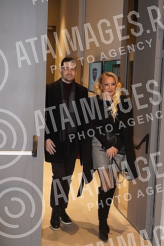 A press conference was held at the Mona Plaza Hotel, at which Ivana Selakov and Mirza Selimovic announced New Year's performances on Zlatibor at the Mona Hotel and Belgrade, at the Mona Plaza Hotel. U hotelu Mona Plaza odrzana je konferencija za me