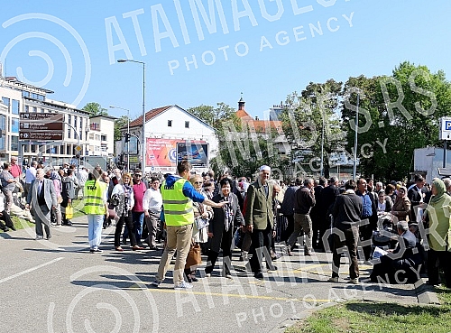 The ceremony of the renewed Ferhat Pasha mosque (Ferhadija) in Banja Luka, demolished 7 May 1993 during the war in BiH.Ceremonija svecanog otvaranja obnovljene Ferhat-pasine dzamije (Ferhadija) u Banja Luci, srusene 7. maja 1993. tokom rata u BiH. 