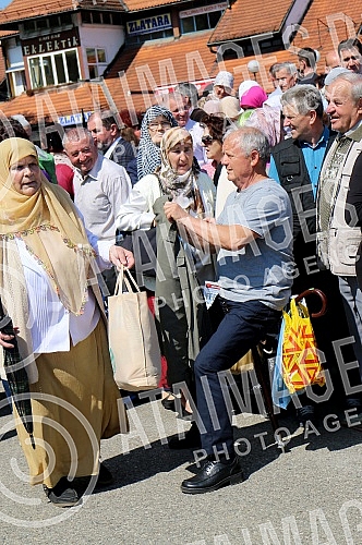 The ceremony of the renewed Ferhat Pasha mosque (Ferhadija) in Banja Luka, demolished 7 May 1993 during the war in BiH.Ceremonija svecanog otvaranja obnovljene Ferhat-pasine dzamije (Ferhadija) u Banja Luci, srusene 7. maja 1993. tokom rata u BiH. 