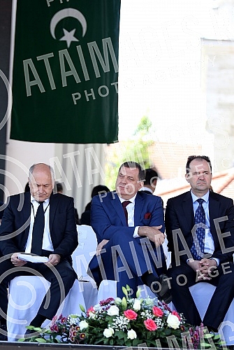 The ceremony of the renewed Ferhat Pasha mosque (Ferhadija) in Banja Luka, demolished 7 May 1993 during the war in BiH.Ceremonija svecanog otvaranja obnovljene Ferhat-pasine dzamije (Ferhadija) u Banja Luci, srusene 7. maja 1993. tokom rata u BiH. 
