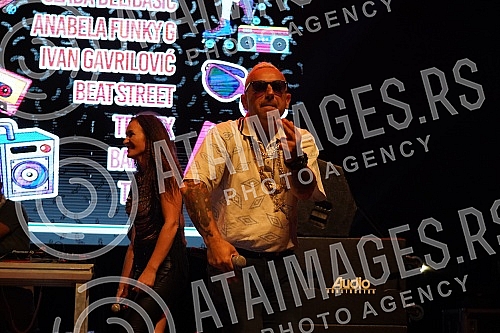 The first edition of the Belgrade festival I love the nineties was held in the atrium of the Belgrade Fair.Prvo izdanje beogradskog festivala Ja volim devedesete odrzan je u atrijumu Beogradskog sajma.