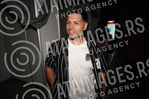 The first edition of the Belgrade festival I love the nineties was held in the atrium of the Belgrade Fair.Prvo izdanje beogradskog festivala Ja volim devedesete odrzan je u atrijumu Beogradskog sajma.