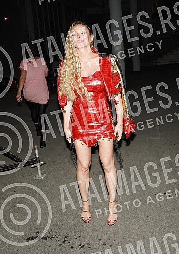 The first edition of the Belgrade festival I love the nineties was held in the atrium of the Belgrade Fair.Prvo izdanje beogradskog festivala Ja volim devedesete odrzan je u atrijumu Beogradskog sajma.