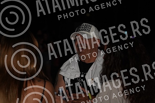 The first edition of the Belgrade festival I love the nineties was held in the atrium of the Belgrade Fair.Prvo izdanje beogradskog festivala Ja volim devedesete odrzan je u atrijumu Beogradskog sajma.