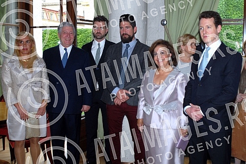 Dekretom predsednika Republike Francuske, Fransoa Olanda, prestolonaslednik Aleksandar Karadjordjevic odlikovan je najvisim francuskim odlikovanjem, ordenom Legije casti u rangu komandira. Orden urucila ambasadorka Republike Francuske u Srbiji Kristi