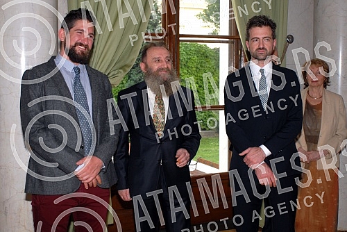 Dekretom predsednika Republike Francuske, Fransoa Olanda, prestolonaslednik Aleksandar Karadjordjevic odlikovan je najvisim francuskim odlikovanjem, ordenom Legije casti u rangu komandira. Orden urucila ambasadorka Republike Francuske u Srbiji Kristi