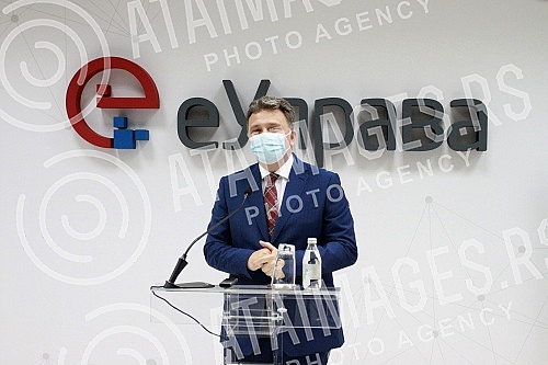 Presentation of the new e-Consulate electronic service project in the Office for IT and eGovernment.Predstavljanje novog projekta elektronske usluge e-Konzulat u Kancelariji za IT i eUpravu