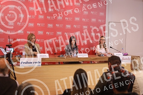 The press center of the UNS hosted a press conference of the president of the Living for Serbia Movement, Jovana Stojkovic, who was recently arrested for posting on social networks regarding the vaccination against the coronavirus, with the topic 