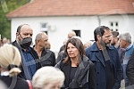 Family, friends, colleagues began to gather in the Church of the Holy Trinity in Kumodraz to pay their last respects to the late actor Milan Lanet Gutovic and to send him to eternal rest.Porodica, prijatelji, kolege poceli su da se okupljaju u Crkv