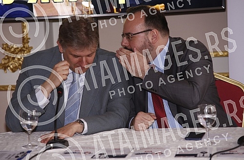 An alternative Labor Law, organized by the United Trade Unions of Serbia Sloga, was presented at the Hotel Moskva.U hotelu Moskva je predstavljen je alternativni Zakon o radu, u organizaciji udruzenih sindikata Srbije Sloga.