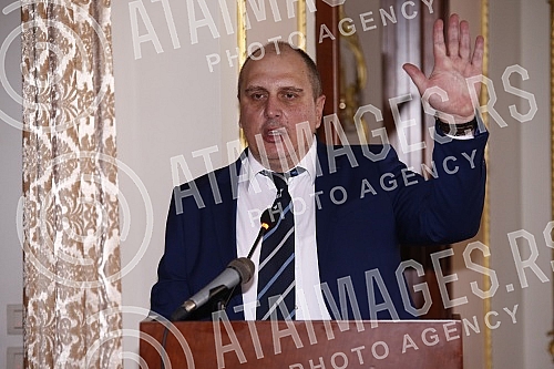 An alternative Labor Law, organized by the United Trade Unions of Serbia Sloga, was presented at the Hotel Moskva.U hotelu Moskva je predstavljen je alternativni Zakon o radu, u organizaciji udruzenih sindikata Srbije Sloga.