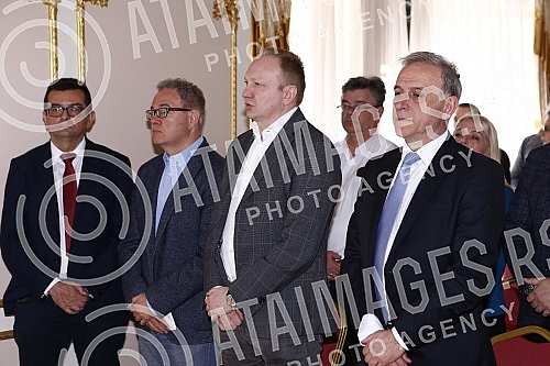 An alternative Labor Law, organized by the United Trade Unions of Serbia Sloga, was presented at the Hotel Moskva.U hotelu Moskva je predstavljen je alternativni Zakon o radu, u organizaciji udruzenih sindikata Srbije Sloga.